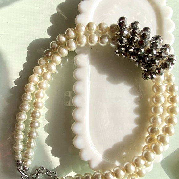 Vintage double strand faux pearl and crystal collar style necklace - Picture 5 of 6